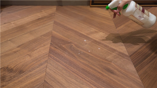 上臣地板 | 梅雨季地板养护秘籍，请收好！(图3)