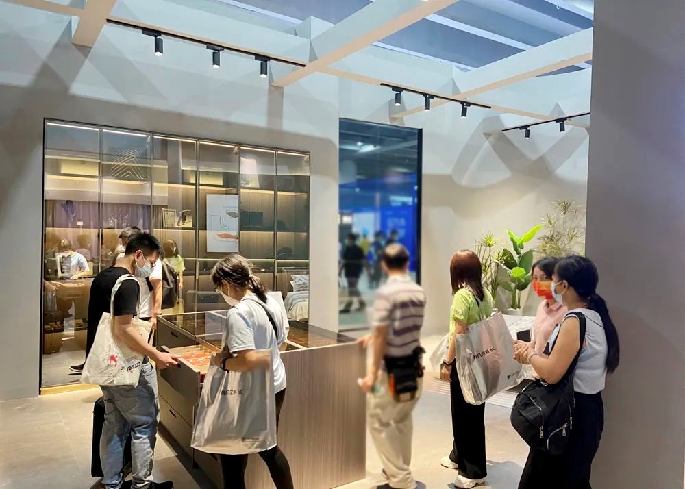 【企业新闻】红苹果登陆广州建博会，RADD高定新品引关注(图5)