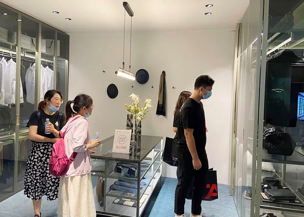【企业新闻】红苹果登陆广州建博会，RADD高定新品引关注(图10)