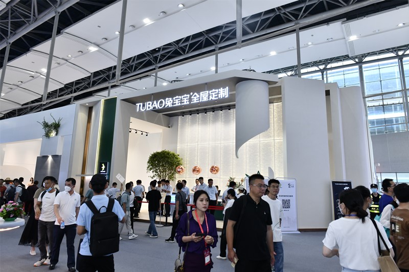 兔宝宝惊艳亮相2023广州建博会，点燃观展热潮