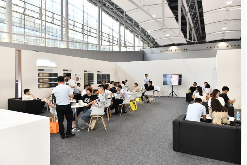 兔宝宝惊艳亮相2023广州建博会,点燃观展热潮(图8) 微信图片_20230710135405_副本.jpg
