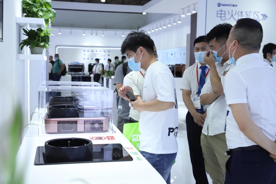 以科技助力生活|板川电火灶厨卫展首日大放异彩(图2)